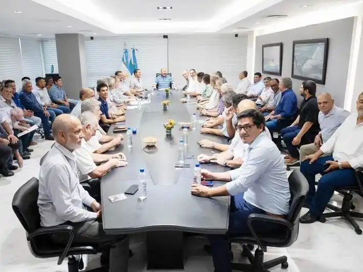 El gobernador se reunió con intendentes
para analizar crisis energética