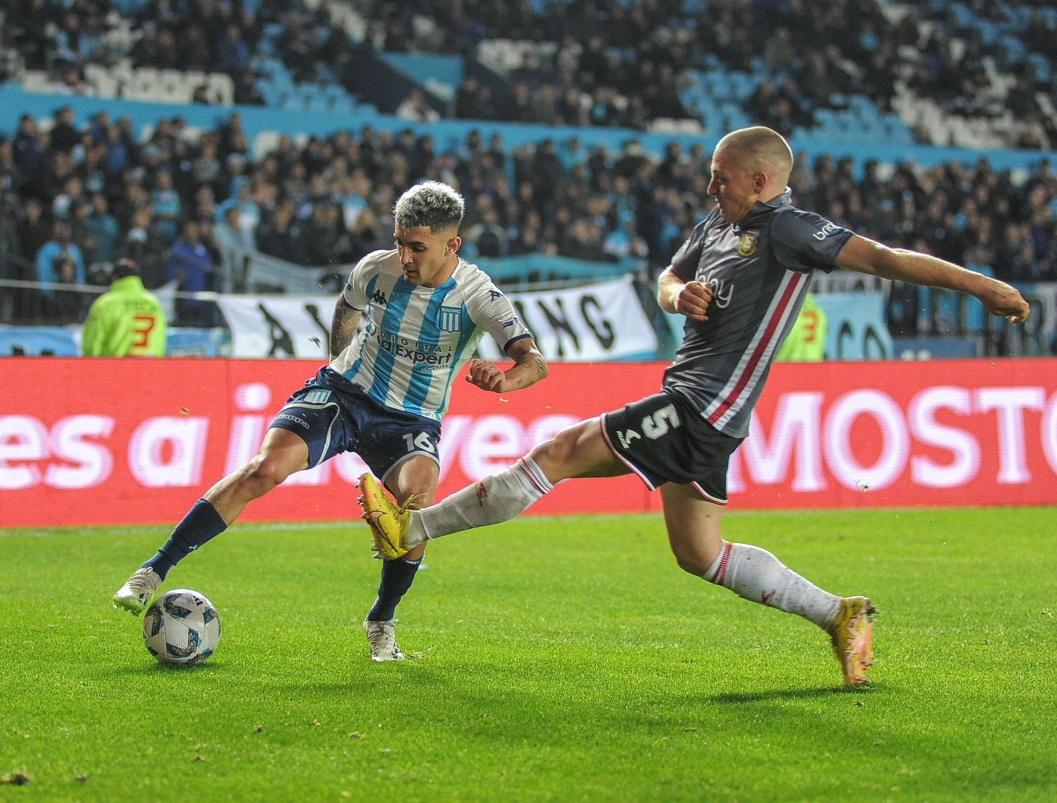 Racing curó sus heridas con un triunfo sobre Estudiantes