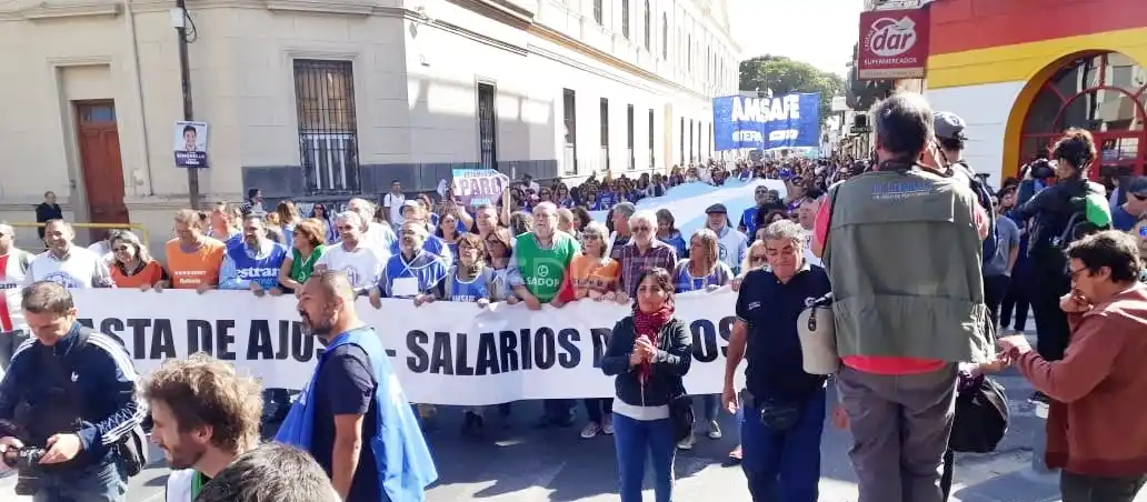 Masiva movilización de los gremios en Santa Fe
