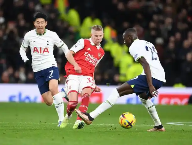 Arsenal ganó  se afirma en la cima de la Premier League