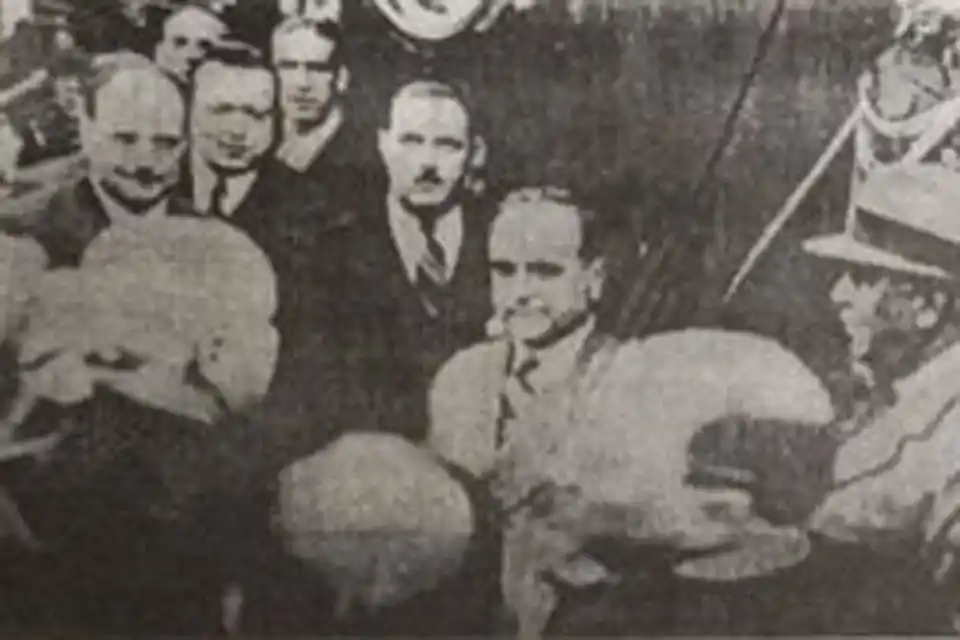 En 1935 visitó Tandil el presidente de Brasil: durmió en un tren, recorrió estancias y plantó un cedro