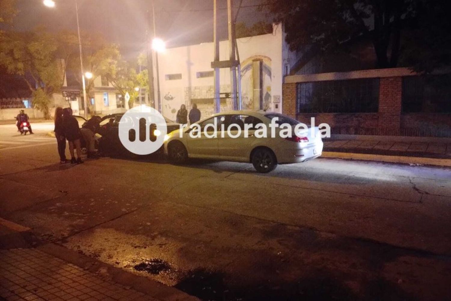 Accidente en la madrugada rafaelina: alcoholemia positivo, gresca entre las partes y una mujer descompensada