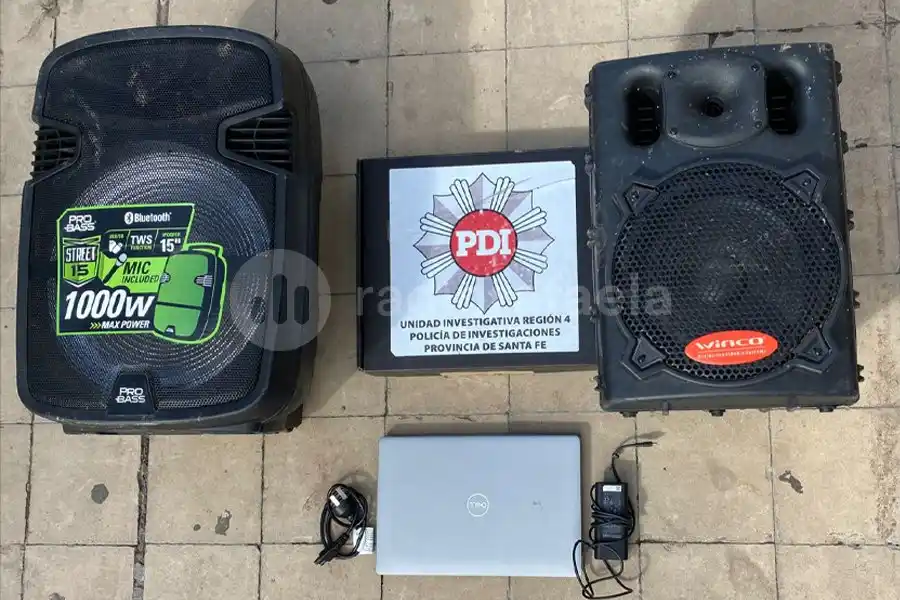 Recuperaron dos parlantes y una notebook que habían sido robados de una escuela