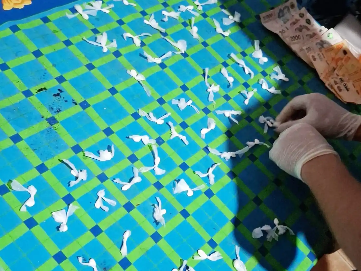 Operativo policial: secuestro de droga y efectivo