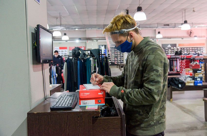 Textiles piden a Provincia atender a los clientes dentro de los locales
