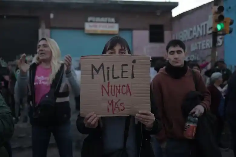 Milei afronta un momento decisivo en medio de tensiones por derrotas políticas y económicas