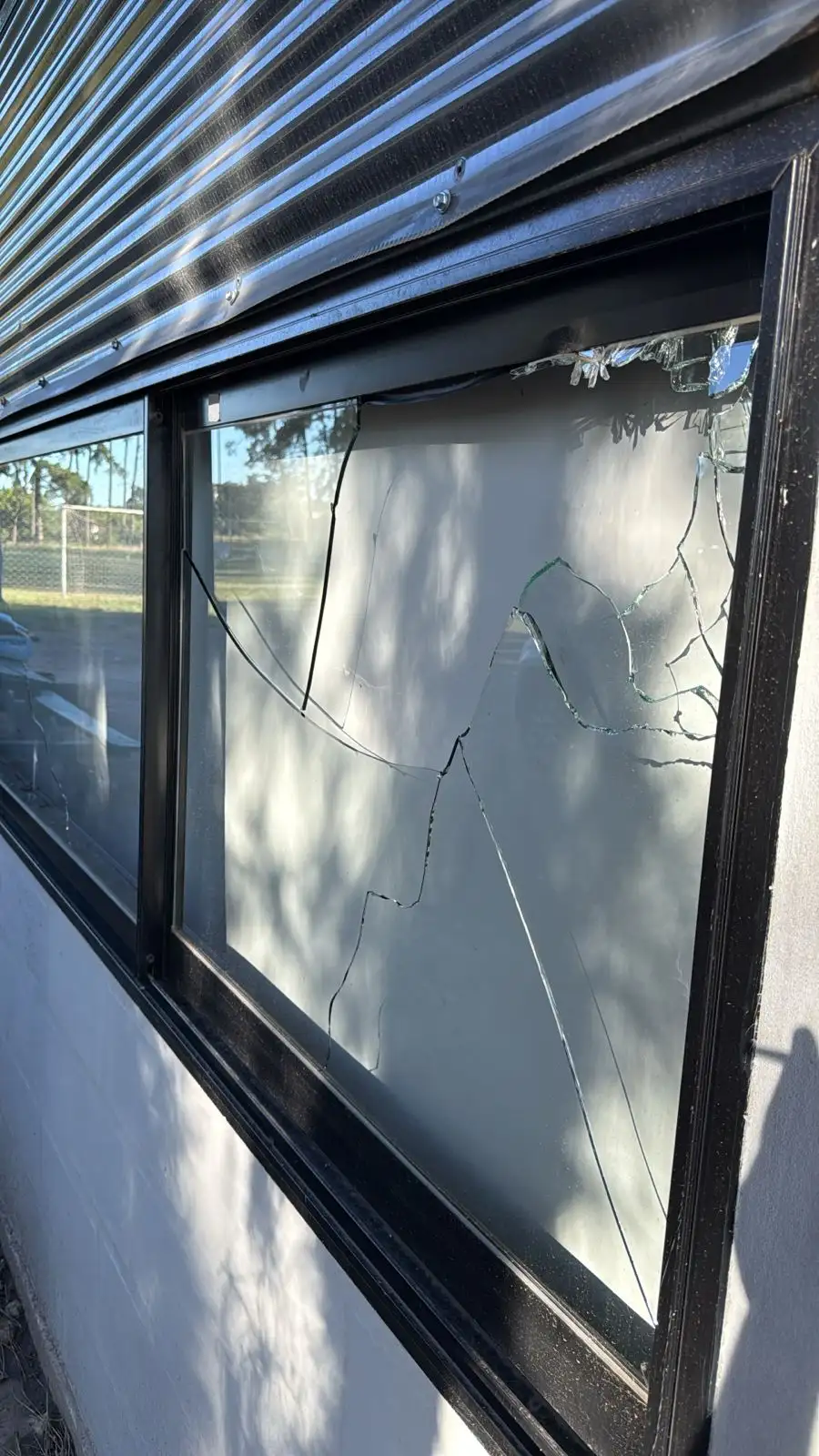 Destrozos en el Complejo La Quinta