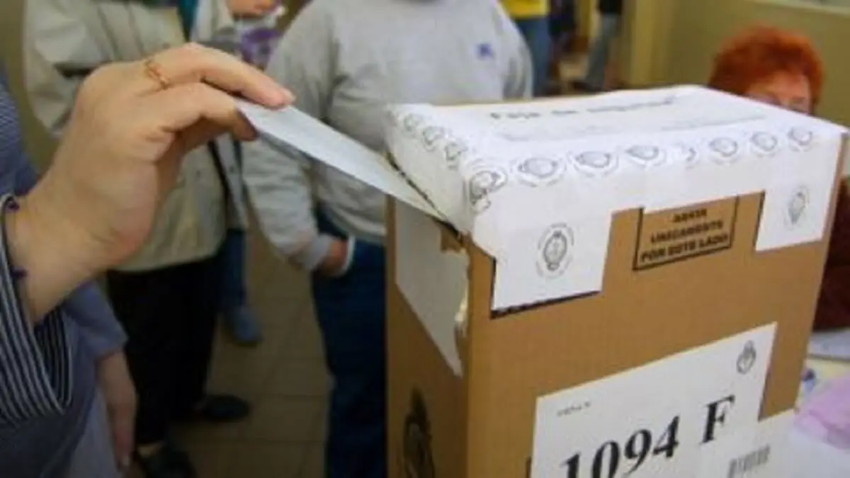 AZOTADOS POR LA ECONOMÍA EN CRISIS: argentinos deciden este 19Nov entre Milei y Massa