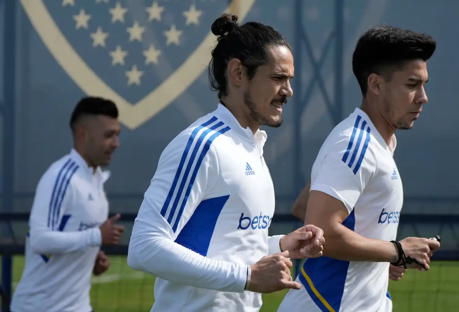 Almirón mueve las fichas en Boca: vuelven Barco y Medina, descansan Pol y Cavani