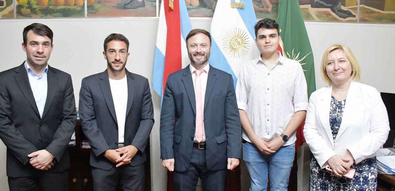 Azcué recibió al joven concordiense que viajará a China en 2025 becado por una importante empresa