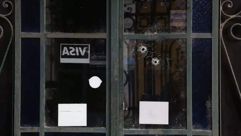 Disparos al frente de un boliche cerrado en Rosario