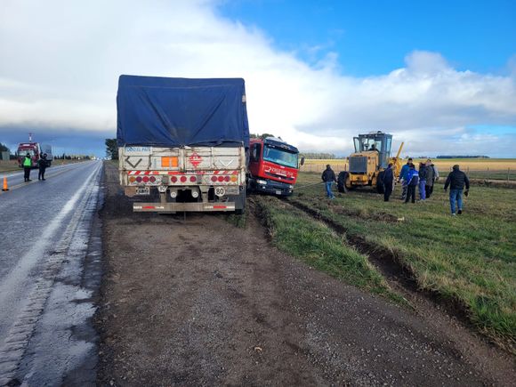 Precaución en la ruta: Despistó un camión por las heladas