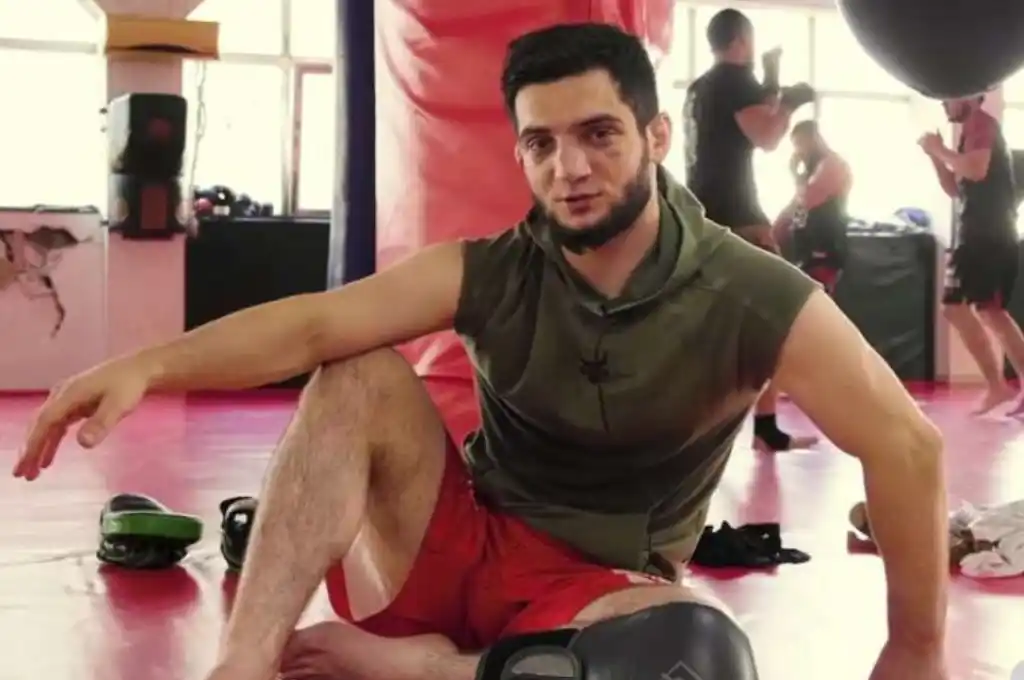 Un luchador de MMA se fracturó las piernas para salvar a su gato