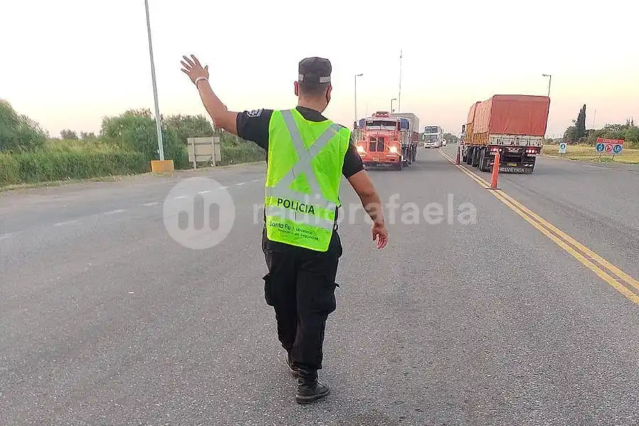 En un control de rutina detectaron a un humbertino con una pistola 9mm, dos cargadores y más de 25 cartuchos