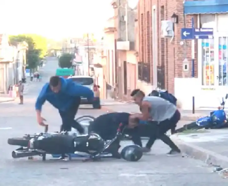 Están detenidos los sujetos que agredieron a dos policías