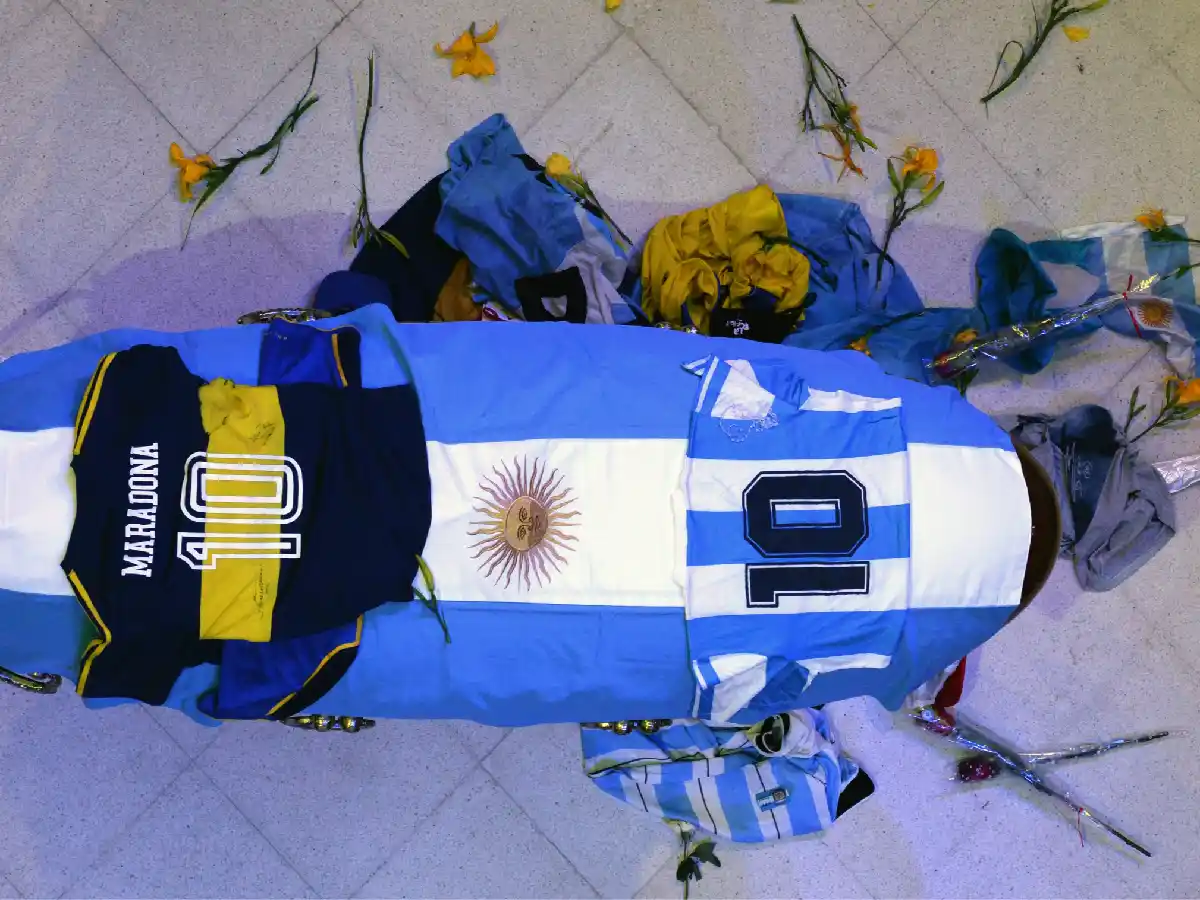 Maradona recibe el último adiós de miles de personas en la Casa Rosada