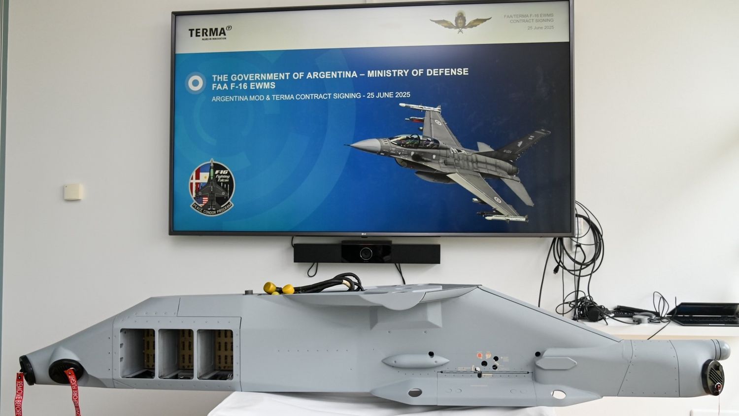 Argentina firma acuerdo con Terma para modernizar los sistemas de guerra electrónica de sus F-16