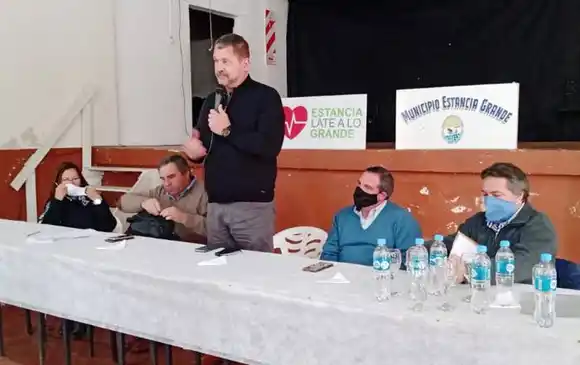 Municipios y comunas firman  un convenio por 1000 m³ de ripio