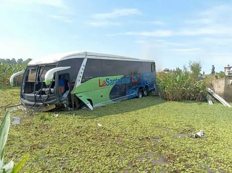 Dos muertos y varios heridos dejó como saldo
un siniestro vial protagonizado por 3 rodados