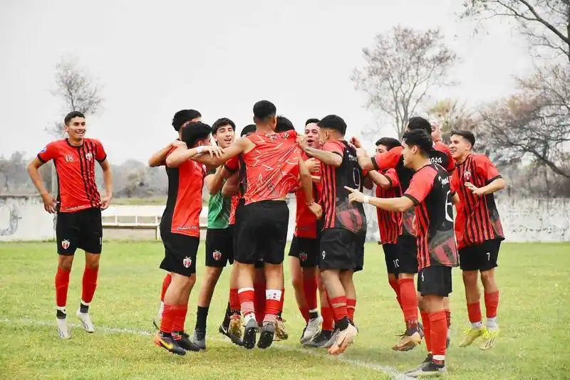 8 de Diciembre y Defensores
del Rosario son semifinalistas