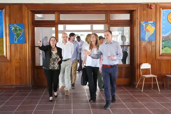 Esteban Echeverría: Gray recorrió instituciones educativas con la Directora General de Educación provincial