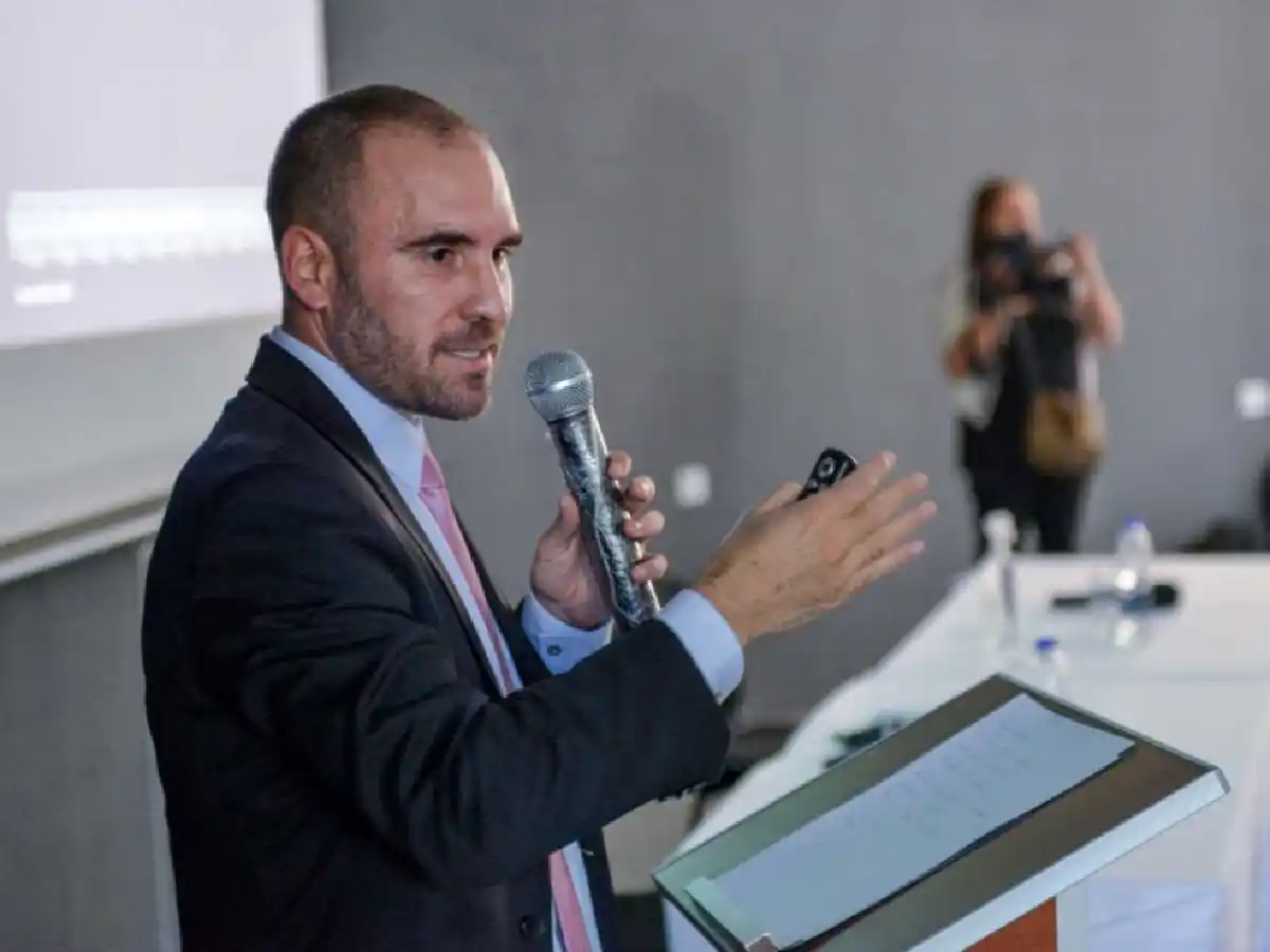 Martín Guzmán también recibió la vacuna Sputnik V