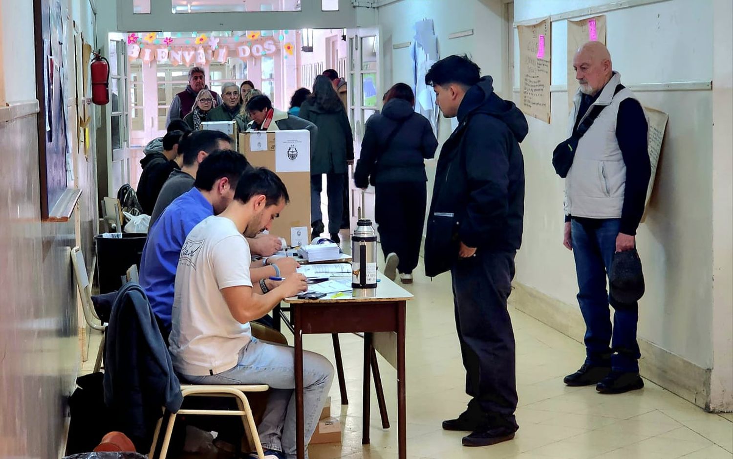 Faltante de fiscales, boletas de otros distritos y las inmigrantes italianas que no dejan de ir a votar