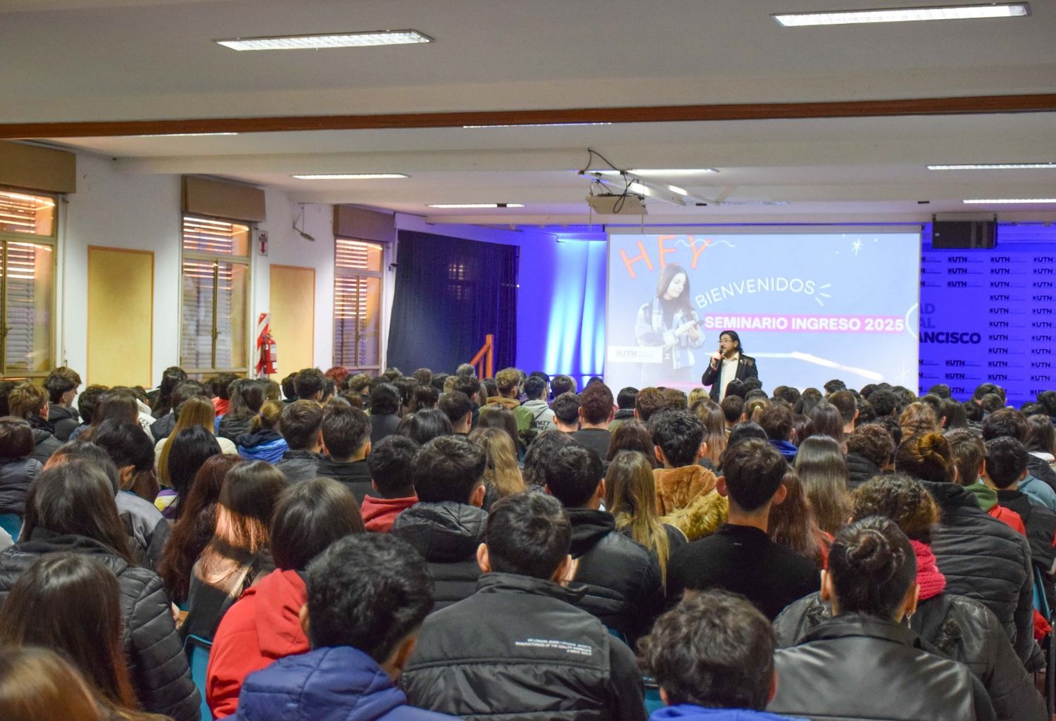 Más de 200 jóvenes comenzaron el Seminario Universitario en UTN