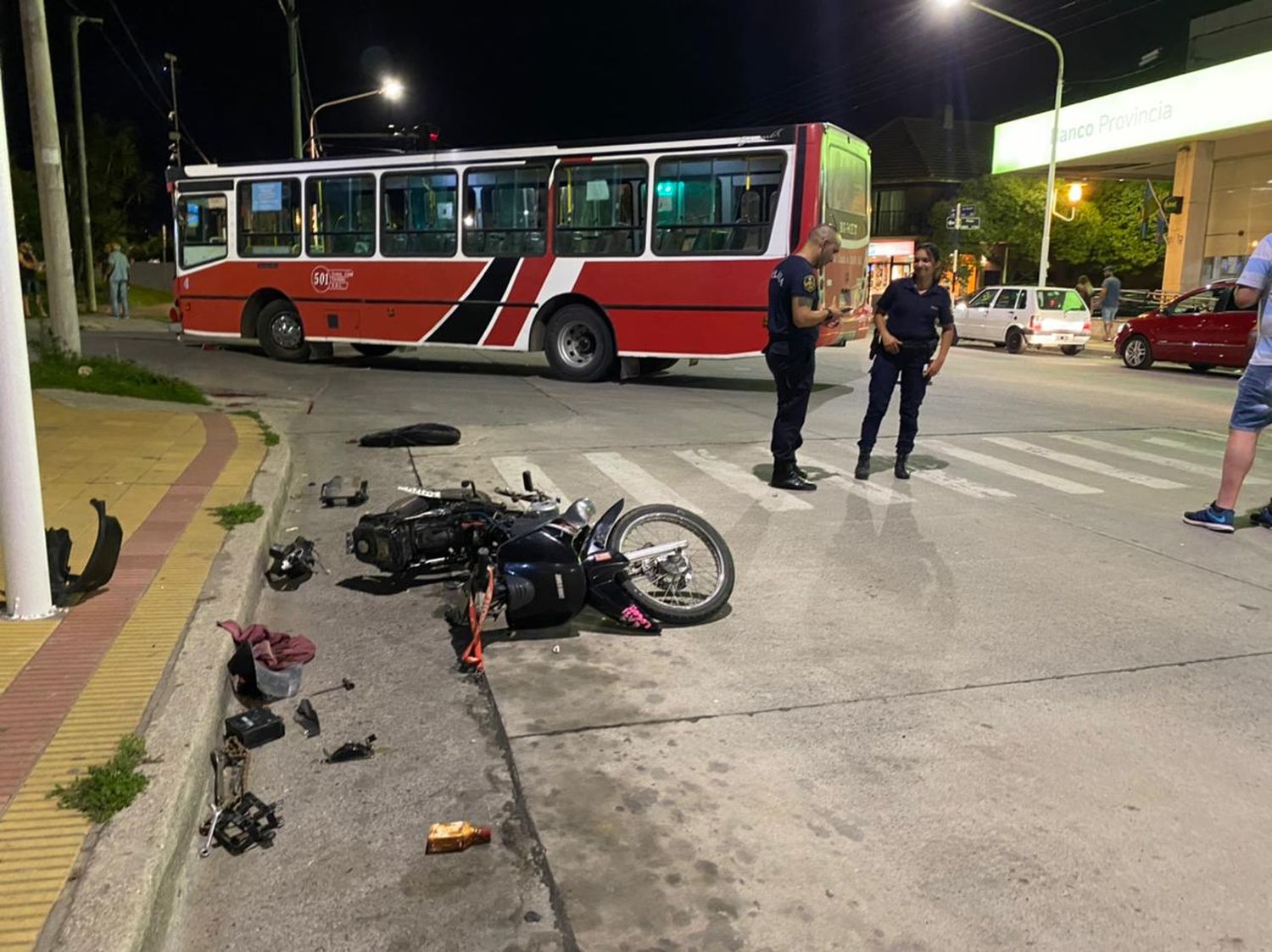 Continúan internados en el Hospital los dos jóvenes accidentados en moto y el apuñalado