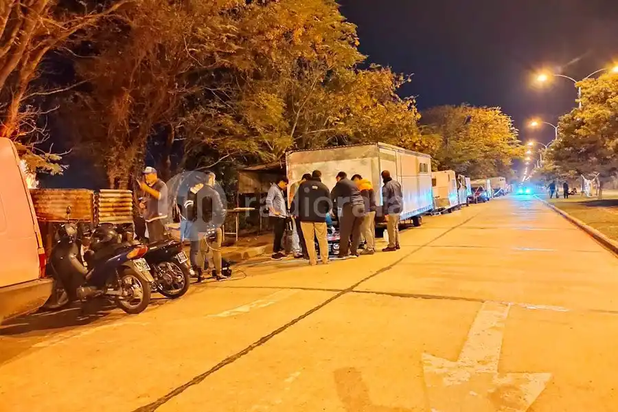 La pasión no para: cada vez hay más vehículos esperando por ingresar al Autódromo de Rafaela