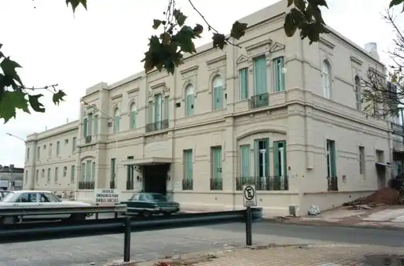 Un policía de la Brigada de Orden Urbano de Rosario le disparó en la cabeza a su pareja embarazada y está internada