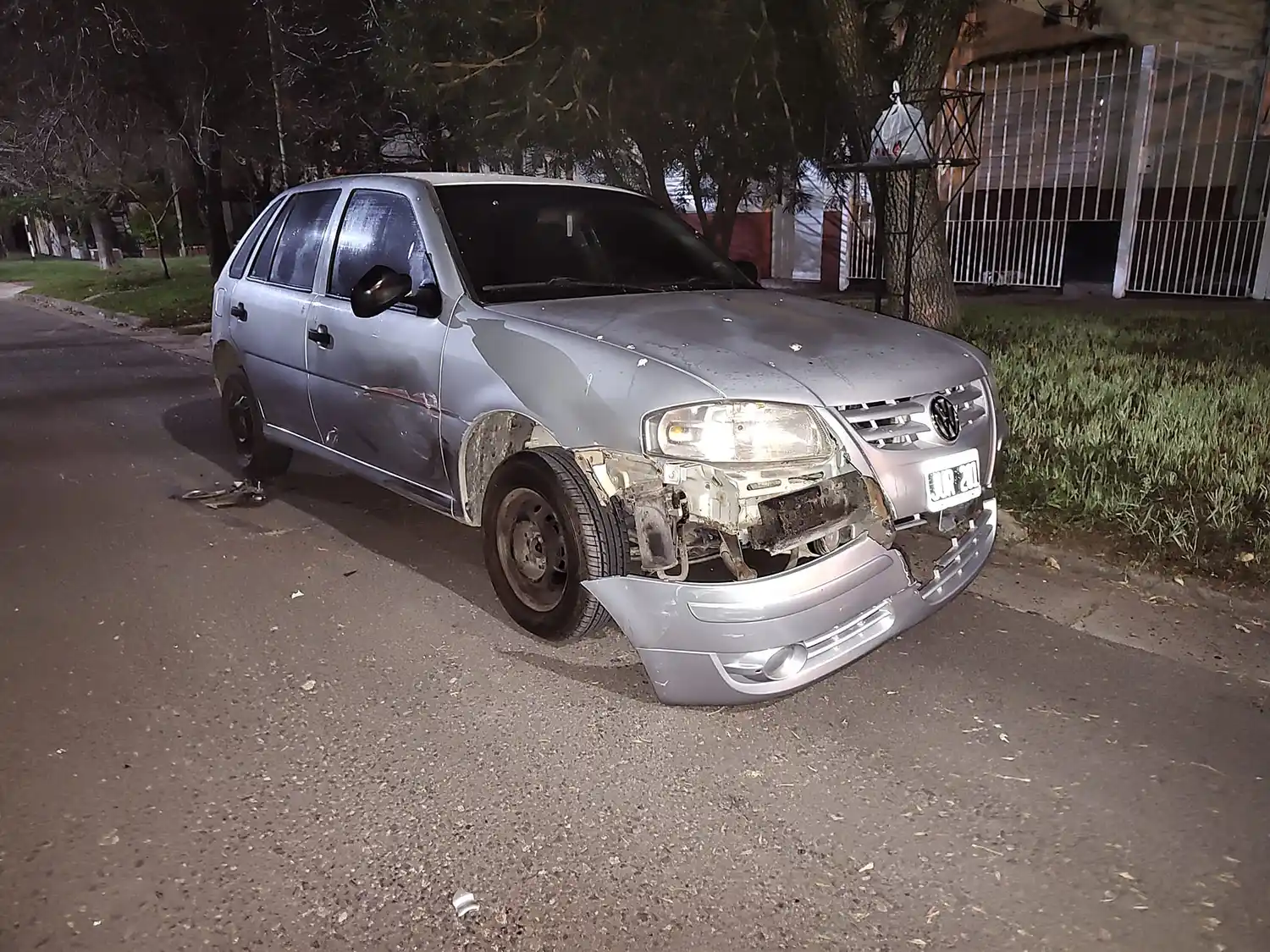 Busca a quién chocó su auto y huyó