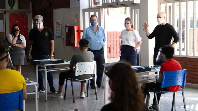 La Academia Nacional de Medicina consideró imprescindible el retorno inmediato a las clases