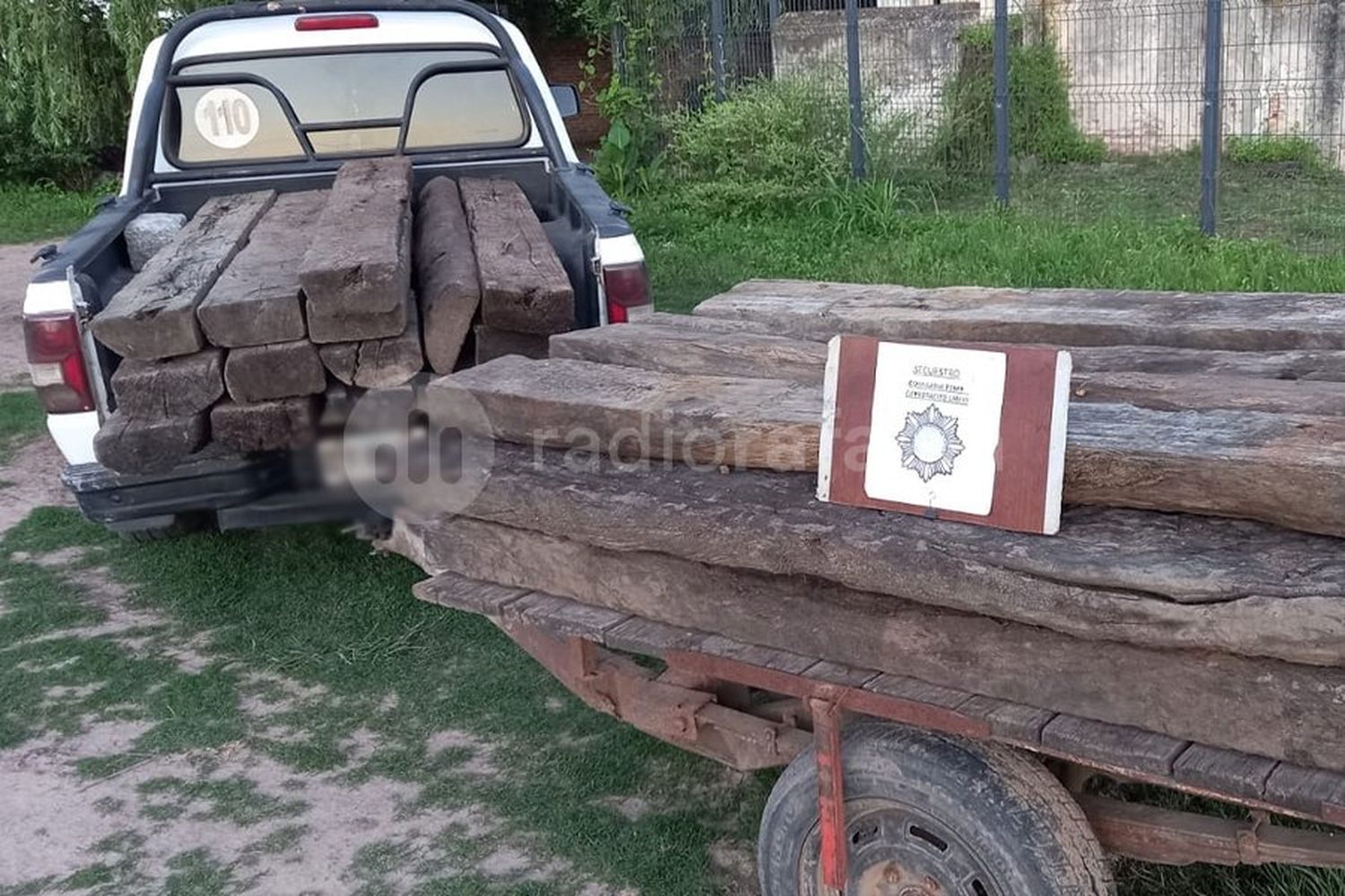 Dos detenidos con varios durmientes robados: los tenían cargados en una camioneta