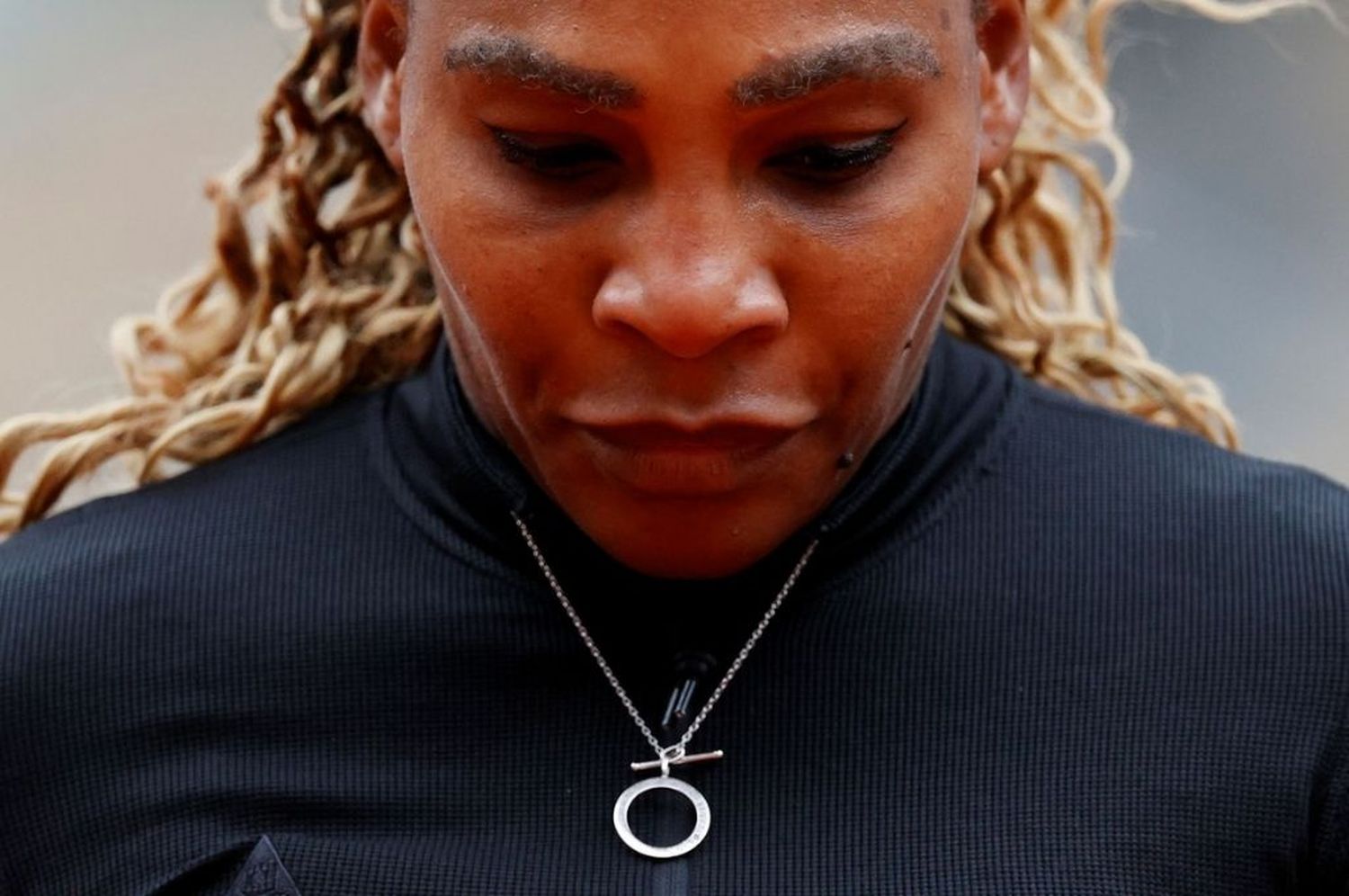 Serena Williams, lesionada, se despide de Roland Garros