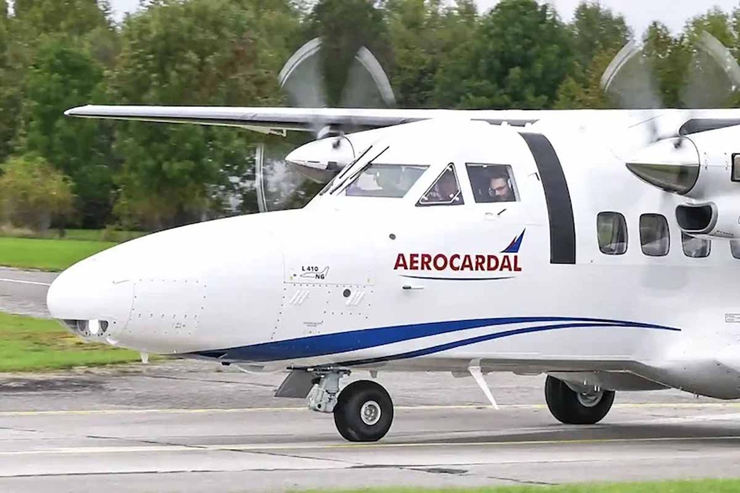 Azul Conecta realizó un vuelo de demostración con un avión Let 410 NG de 19 asientos