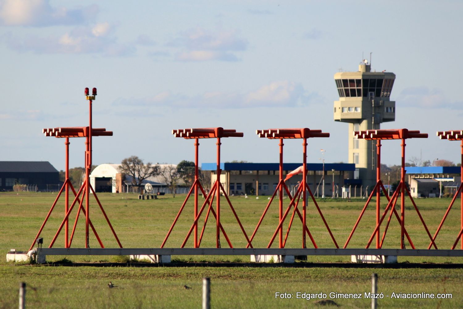 Indra equipará a ocho aeropuertos del interior con nuevos ILS (siete CAT II y uno CAT III)