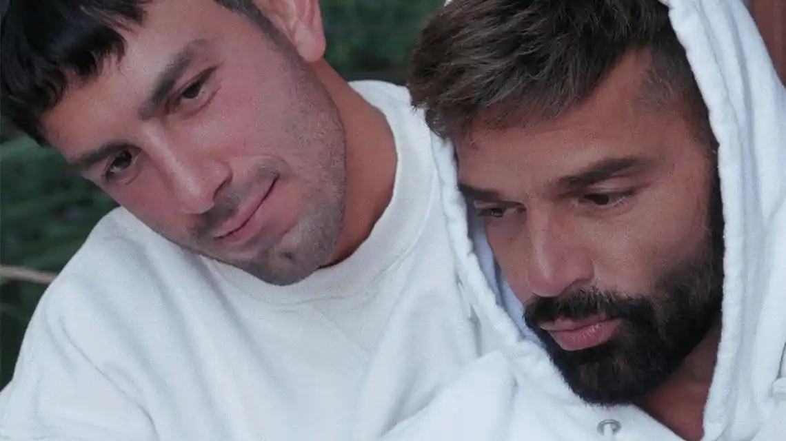 La producción de fotos de Ricky Martin con su familia entera