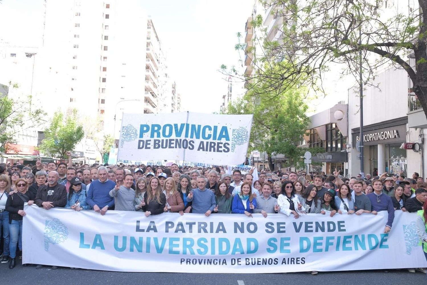 Funcionarios provinciales en la Marcha Federal Universitaria.