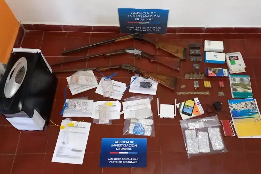 Abusó de sus hijastras, las obligó a filmarse y a sacarse fotos: un policía fue detenido tras allanamiento