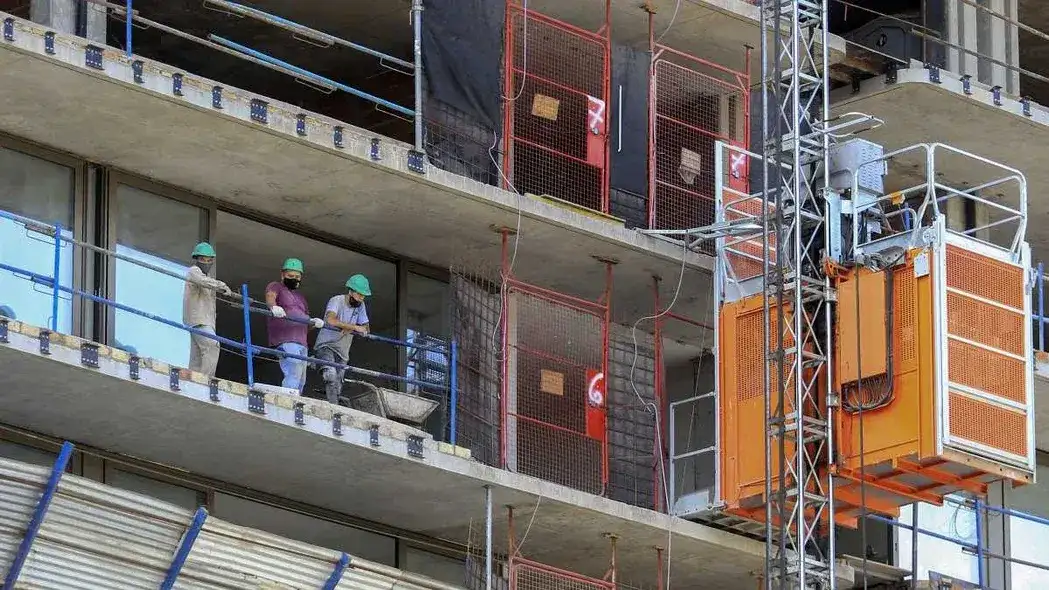 El Gobierno espera una baja de tasas por efecto inflación y nuevos créditos para la vivienda