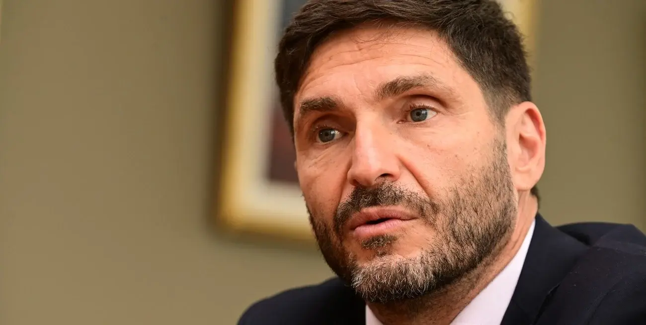 El titular del Poder Ejecutivo Provincial comparó la situación que viven todos los empleados del sector público provincial con lo que sufre el conjunto de los trabajadores en el país. Recordó que el Estado Provincial tiene también otras obligaciones y fines además del pago de los salarios. Crédito: Flavio Raina