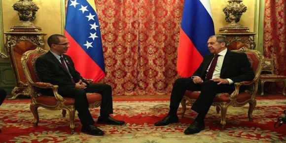 Arreaza en Rusia ¿Qué negocia  mientras participa en desfiles militares?