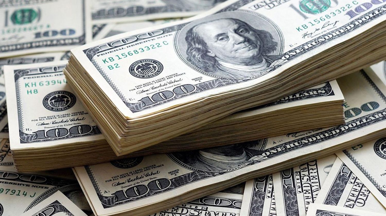 El dólar llegó a los $1000