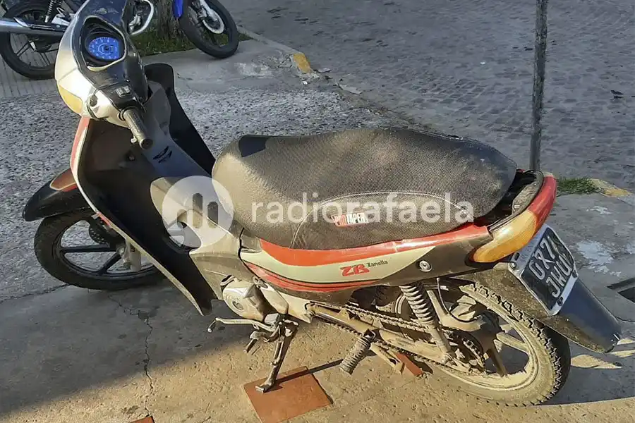 Moto aparentemente abandonada 