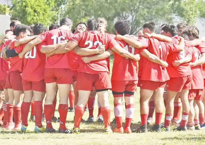 No pudo con Colón pero sigue con chances de campeonar