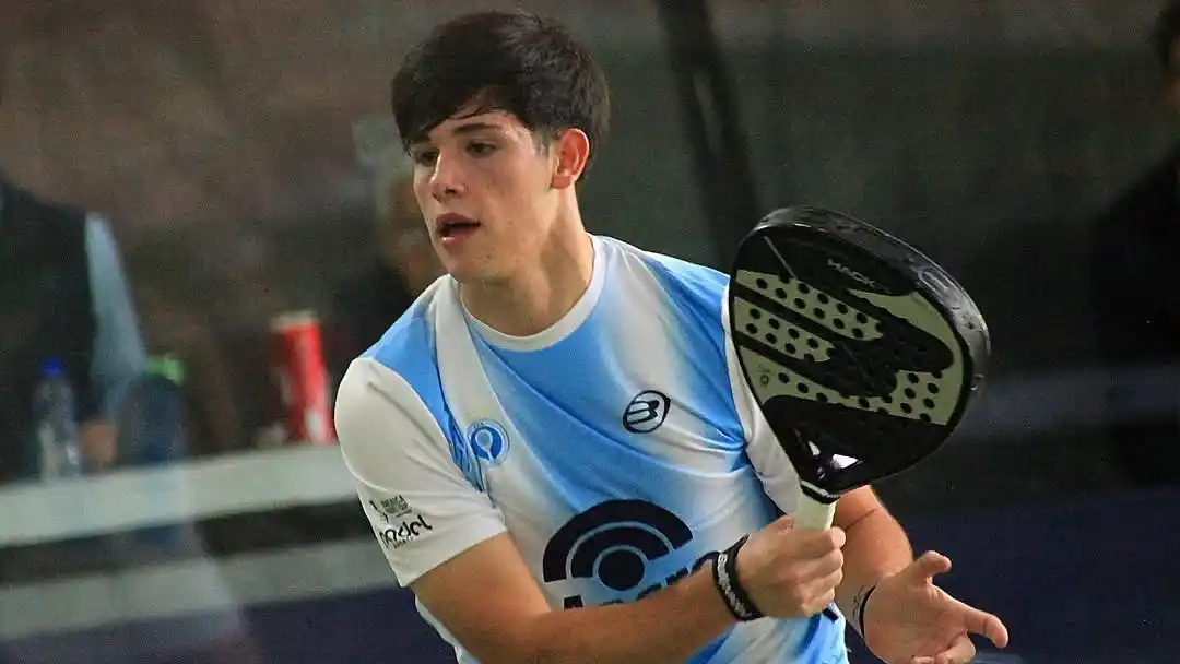 Francisco Maier, en pleno desarrollo de la América Pádel Cup con Argentina