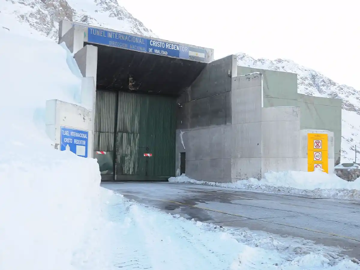 cierran el paso cristo redentor a chile a causa de las malas condiciones climáticas