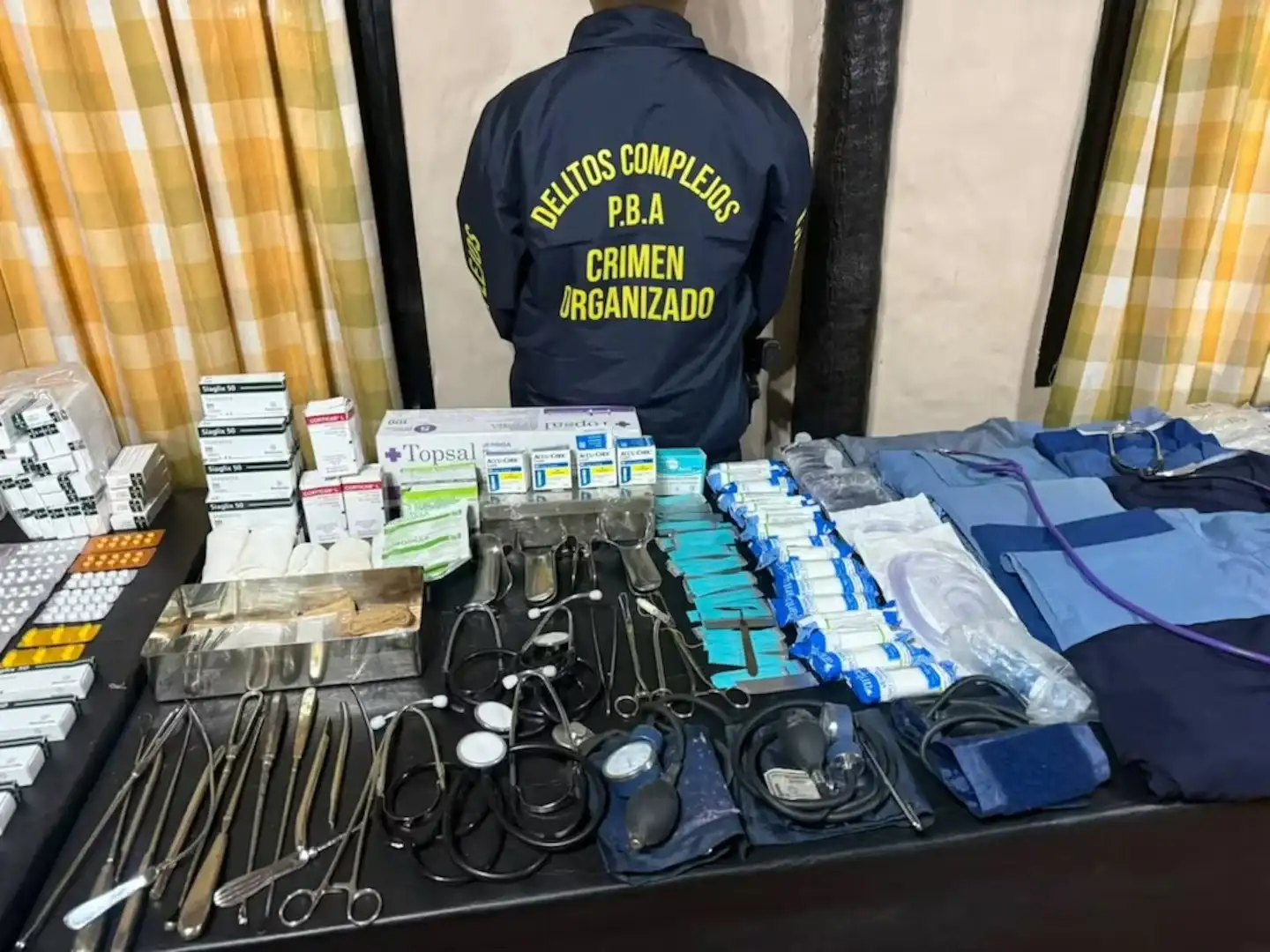 Cayó una red de médicos falsos - 5