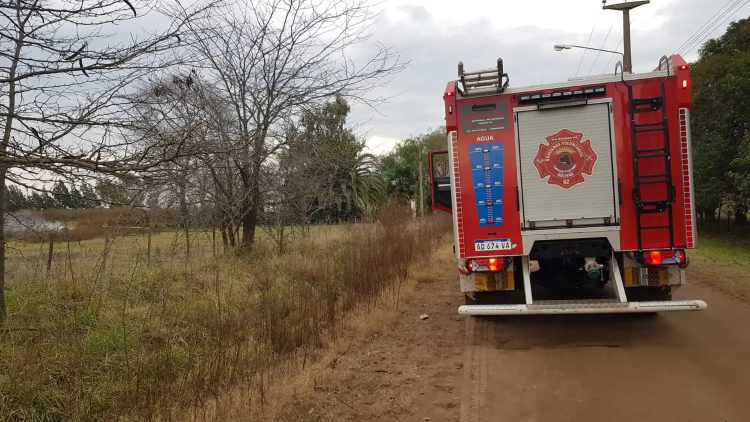 Confusión en Bolivar: Un vecino quemaba malezas y otro llamó a los bomberos